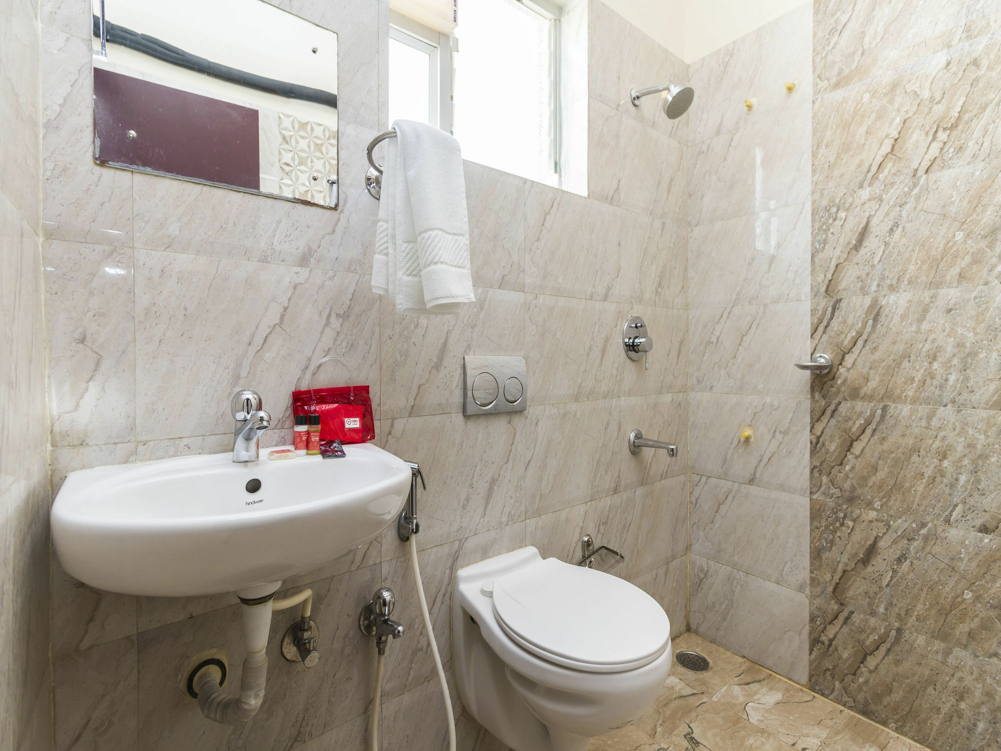Oyo 2183 Hotel Fortune City Kammasandra Kültér fotó